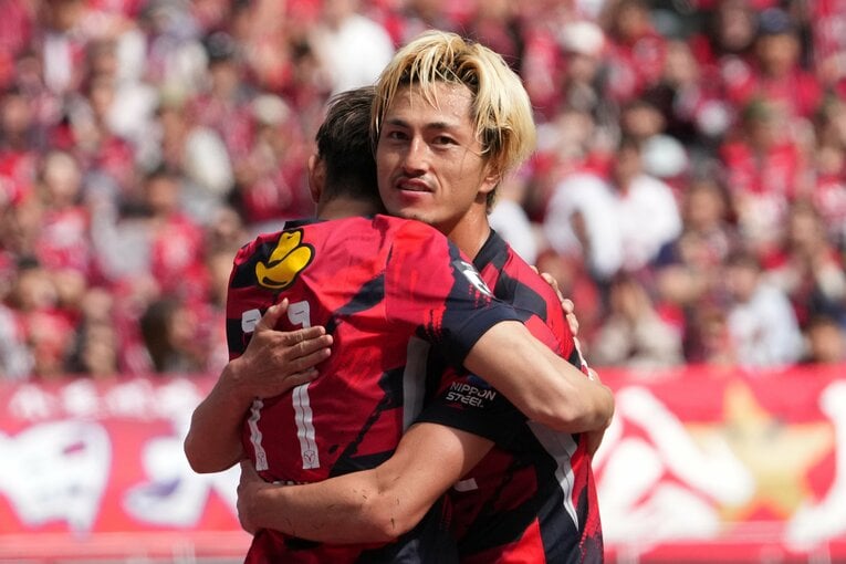 鈴木も田川を祝福　©Masashi Hara