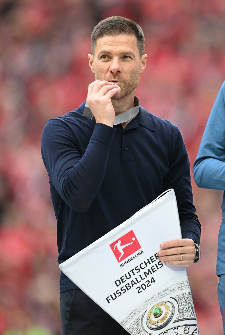 リーグ優勝のセレモニーでメダルにキス　©Getty Images