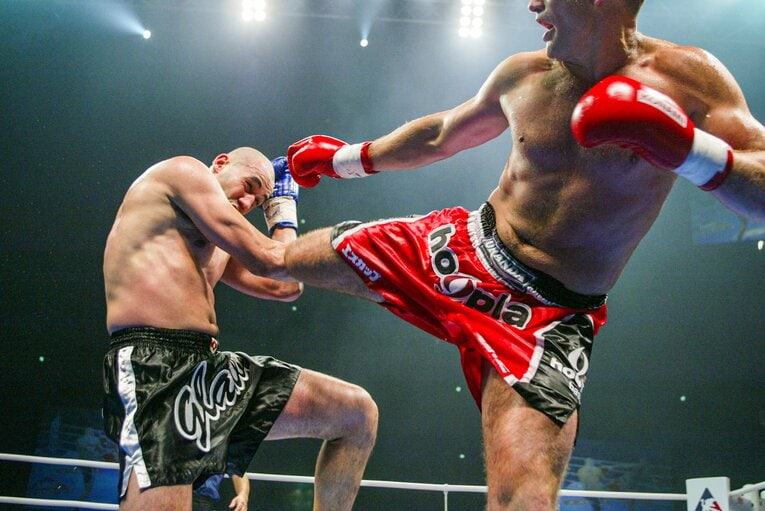 アーツのハイキック20連発。2002年5月のグラウベ・フェイトーザ戦（2枚目／全20枚）©Susumu Nagao