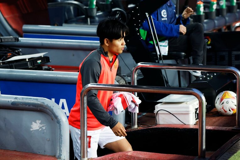 久保建英は「バルサ下部組織の旧友」と何を話したのだろうか… カンプノウで撮った才能の一端と敗戦の悔しさ〈撮影者の視点〉(6)