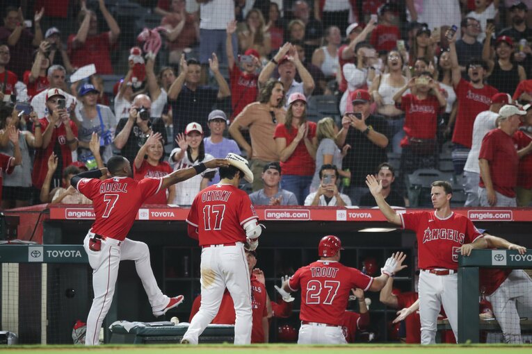大谷へのセレブレーションの動きからもヤンチャさと明るい人柄が感じられるアデル　©Getty Images