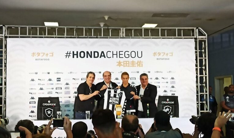 本田圭佑「見たことがない光景」ボタフォゴの熱烈歓迎、2つの理由。(13) ／ photograph by Hiroaki Sawada