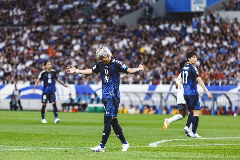 伊東純也のシュートがゴールに吸い込まれた瞬間　©Kiichi Matsumoto