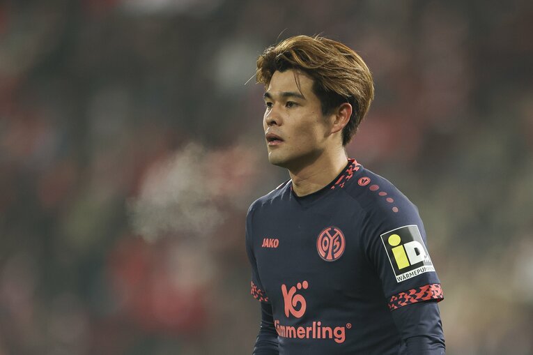 ブンデスリーガ1年目で全試合先発出場を達成した佐野海舟　©Getty Images