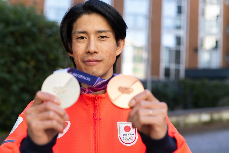 表彰台秘話を話してくれた堀島　©Asami Enomoto/JMPA