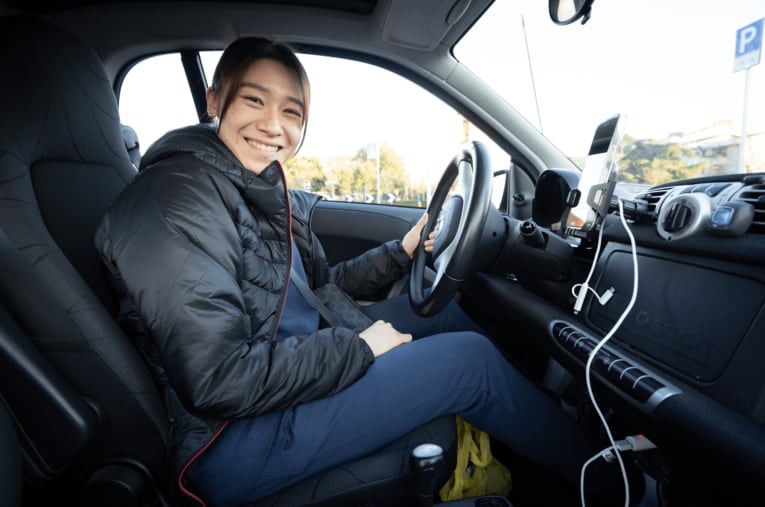充実したイタリア生活を語った石川真佑（23歳）。海を渡って早5カ月、車の運転にも慣れてきた ／ photograph by Takahisa Hirano