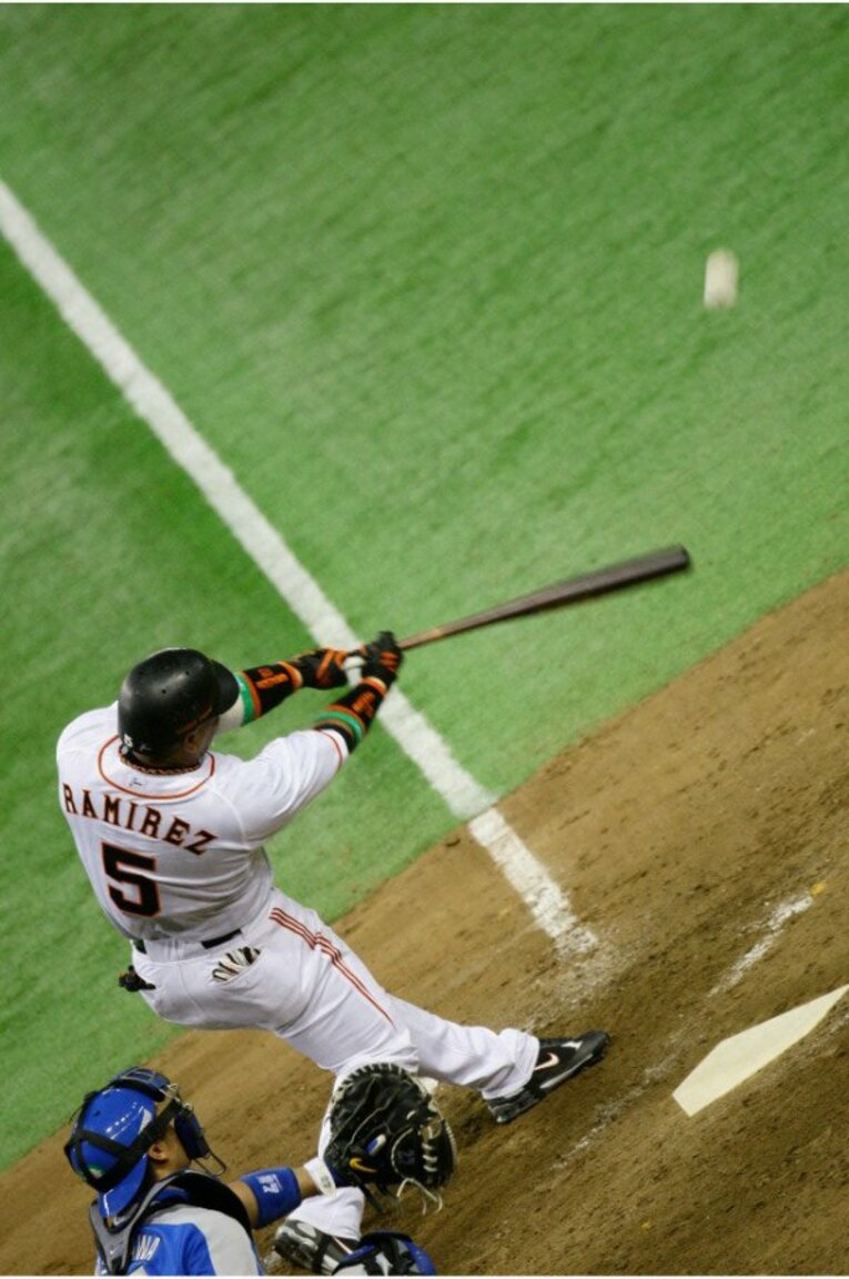 とにかく打ちまくるのがラミレスの打撃スタイルだった©Tamon Matsuzono