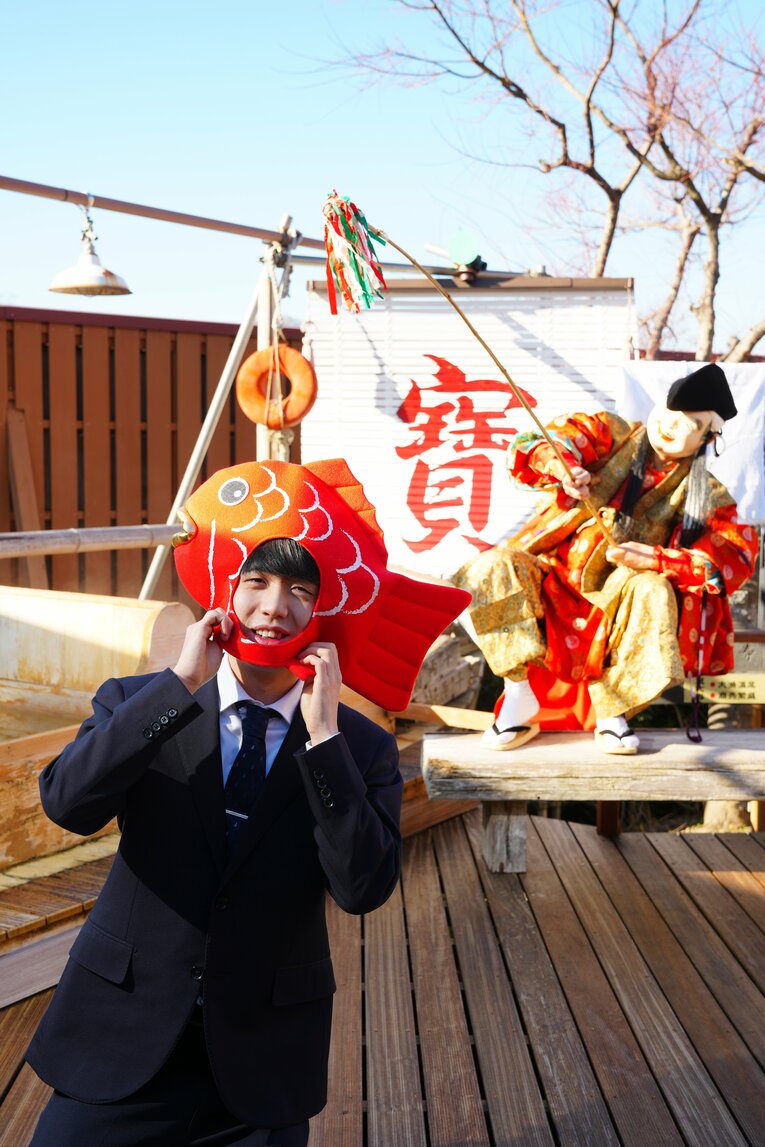 第5局、最後の一枚はエビス様が登場。一夜明け、元気な様子の藤井が挑んだのは、まさかの鯛役　©SPORTS NIPPON