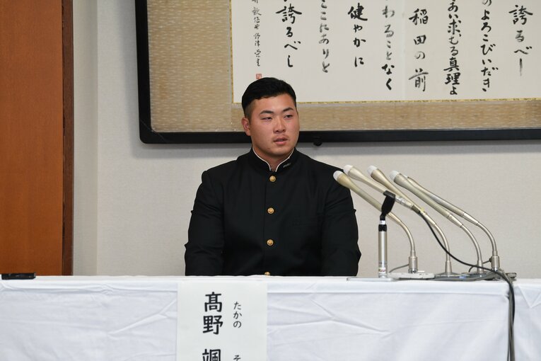 指名後の会見に臨む髙野　