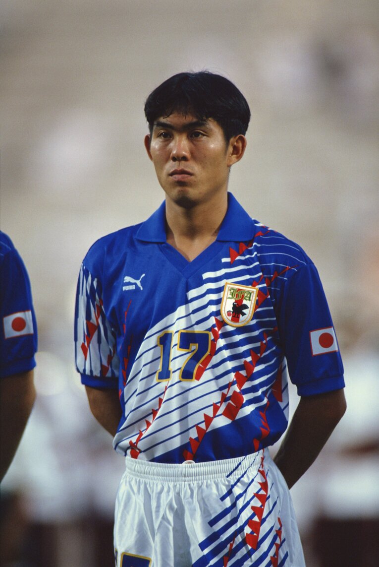 写真は25歳のとき。森保監督といえば、現役時代からおなじみのヘアスタイルだが新人時代はパンチパーマだったという　©AFLO