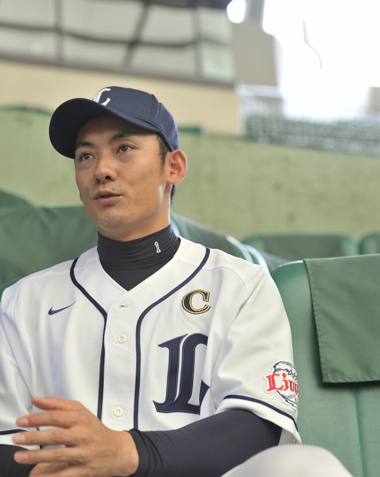 2013年、インタビューに応じる栗山　©Hideki Sugiyama