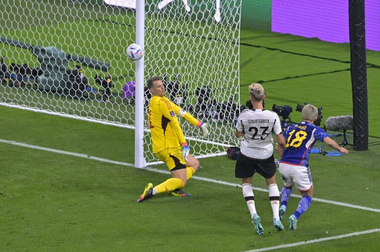 ドイツ国内にも衝撃を与えた浅野の逆転ゴール。ドイツのテレビはどう伝え、英雄OBやサッカー少年は敗戦をどのように受け止めたか ／ photograph by Koki Nagahama/JMPA