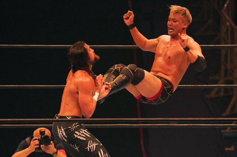 オカダ・カズチカのドロップキック