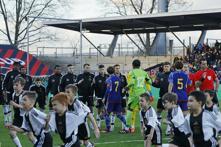 「CLやELに出ているドイツ有望株のフィジカルに負けず…」パリ世代日本代表を撮って感じた“肉体とハートの充実ぶり”(48)