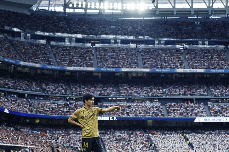 久保建英23歳vsモドリッチ39歳「吹っ飛ばし、抜き去った」後の敬意…“マドリー栄光の10番”涙と笑顔の別れ「好きになった言葉を」(7)