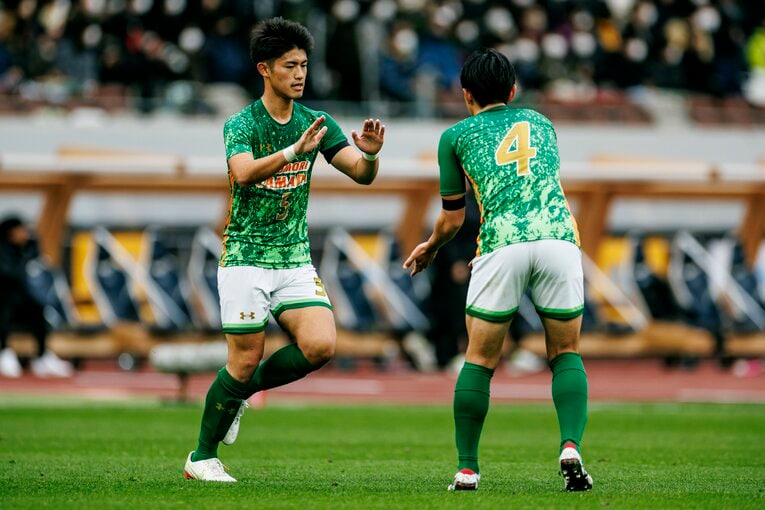 先制点を挙げた丸山大和（3年）はDFながら今大会4ゴールをマーク。インターハイ決勝でも得点を挙げるなど、黒田監督が重視するセットプレーで貢献した　©︎Kiichi Matsumoto