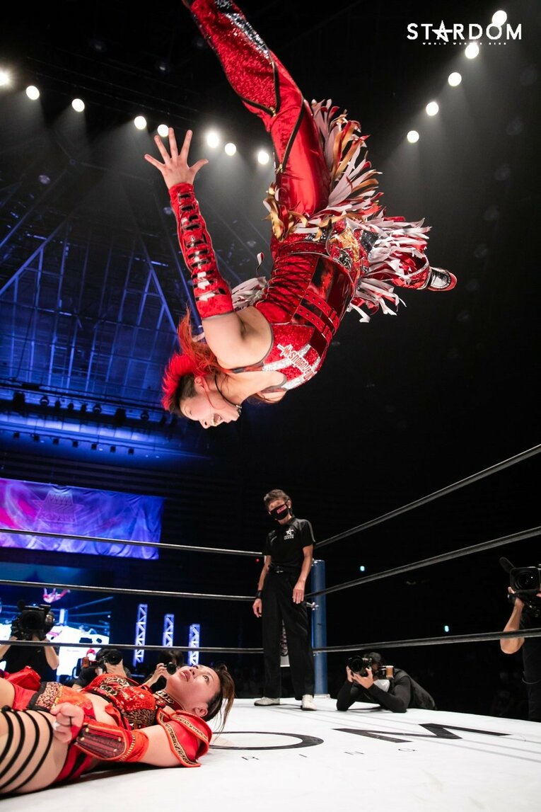 5★STAR GP最終戦にて彩羽匠と対戦した朱里　©STARDOM