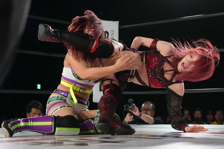 AZMを攻める鹿島沙希　©Essei Hara