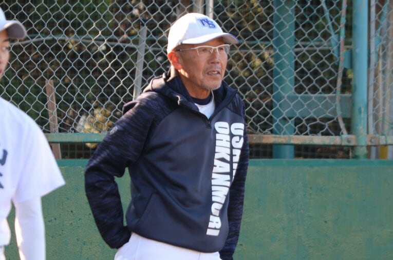 大冠高校を率いる東山監督　©︎Fumi Sawai