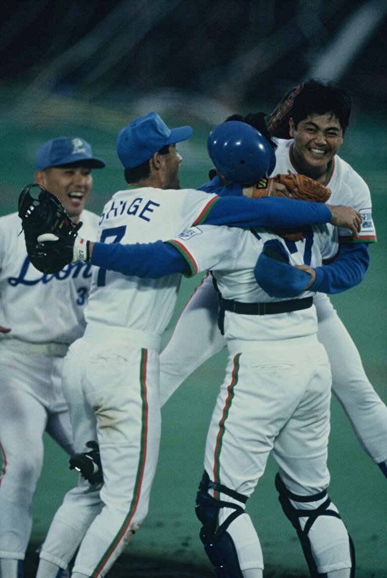 歓喜に沸く清原、石毛ら黄金期の面々　　©BUNGEISHUNJU