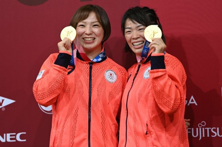 レスリング女子63kg級で優勝した川井友香子と57kg級で優勝した梨紗子 ／ photograph by JMPA