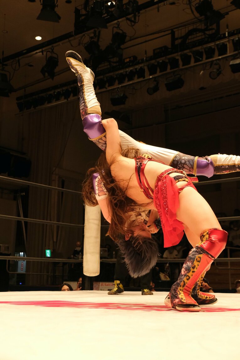 「闘うグラドル」もデビュー、アクトレスガールズの“華がスゴい”新人たちの裏で…エース・青野未来が泣いた理由「まったく追いつけていない」(50)