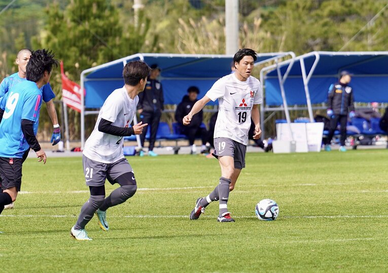 練習試合の岩尾。新体制の目指すスタイルを「規律がある」と表現している　©Atsushi Iio