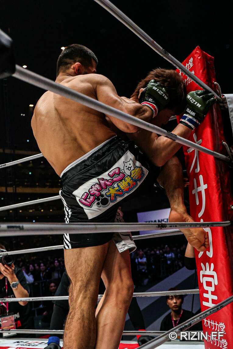 朝倉未来vsシェイドゥラエフ【スワイプするとそのほかの写真もご覧になれます】　©RIZIN FF