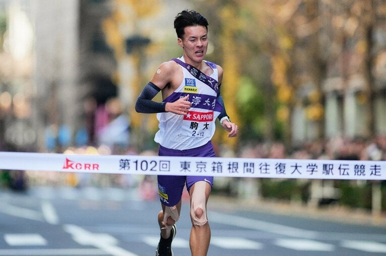 駒澤大の大エース・佐藤圭汰は故障から回復しきれず、もっとも平坦な10区に起用。それでも区間新を出しただけに、万全ならと悔やまれる ／ photograph by Yuki Suenaga