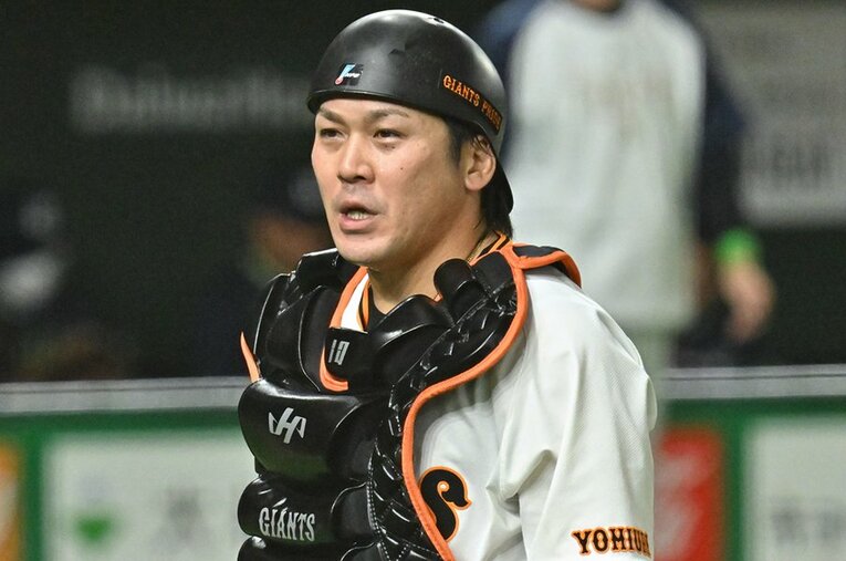 巨人に移籍した甲斐拓也。育成ドラフト6位から球界屈指の捕手へと駆け上がった ／ photograph by Hideki Sugiyama