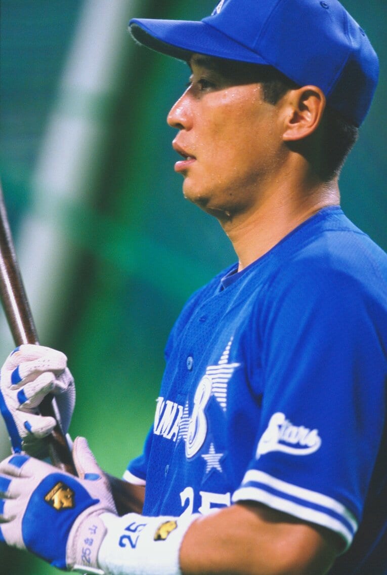 南海で投手として規定投球回を投げ、のちに打者転向。戦力外から入団した横浜でブレイクして規定打席に到達。NPBで両規定に達した唯一の選手、畠山準　©Hideki Sugiyama