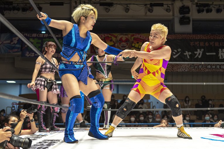 神取＆アジャ＆“W井上”！ レジェンドたちが若手精鋭軍との「3本勝負」で必殺技連発…“お祭り”カードに見た歴史的意義とは？(26)