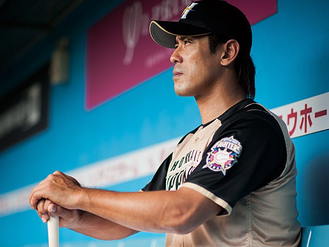 ＜日本ハムを牽引する安打製造機＞ 稲葉篤紀 「40歳の“聞く力”」 - プロ野球 - Number Web - ナンバー