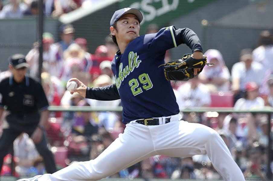 初手術の“悲劇”を経たライアン小川。月間MVPを獲るまでの葛藤と練習。<Number Web> photograph by Kyodo News