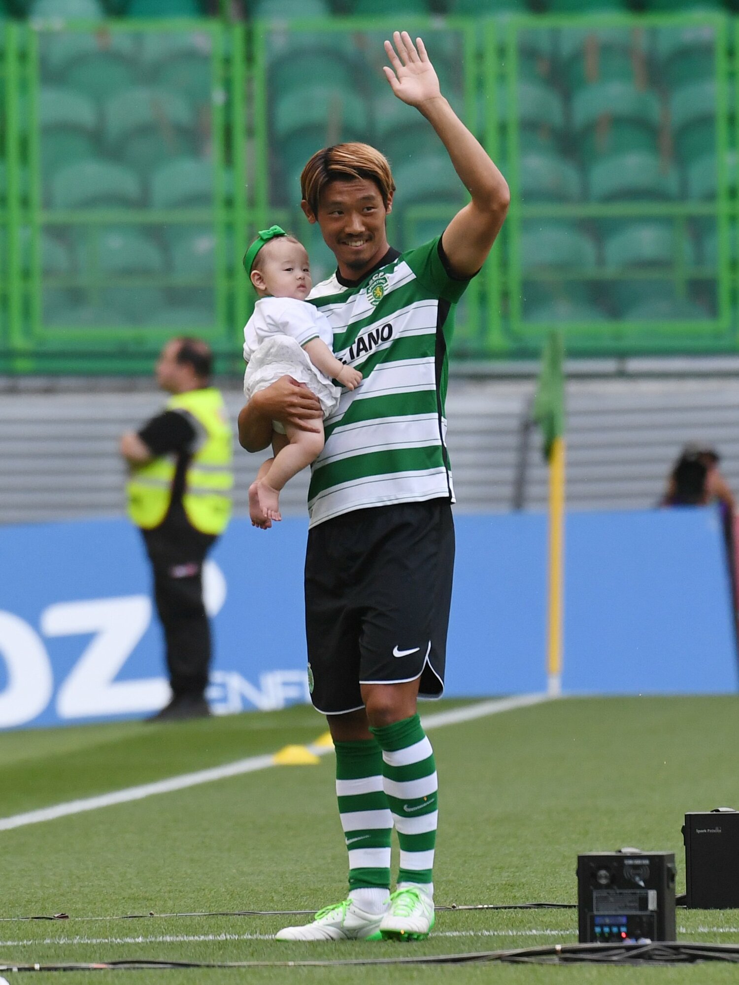 今年2月に長女が誕生。写真は7月、スポルティングのホームスタジアムで　©Getty Images
