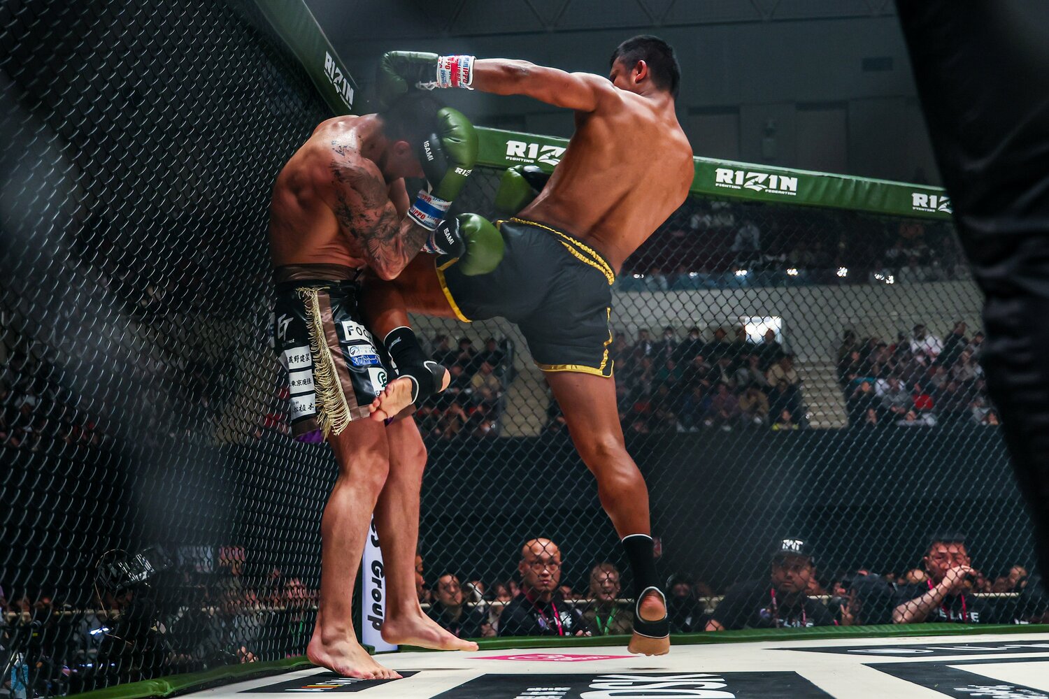 木村ミノルに強烈なヒザ蹴りを突き刺すブアカーオ　©RIZIN FF Susumu Nagao