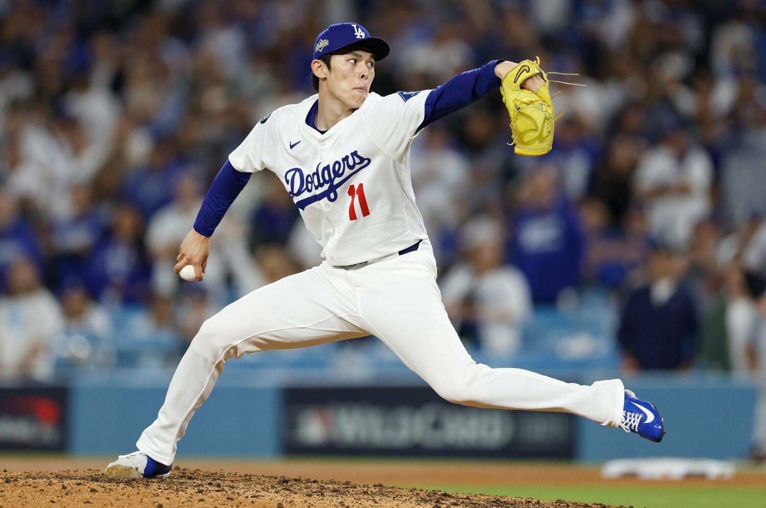 「球場全体“ローキ”コールの異様なムードでも」NHK解説者が現場で確信した“クローザー・佐々木朗希”成功の根拠「試合前練習での、ある変化」＜Number Web＞ photograph by Getty Images