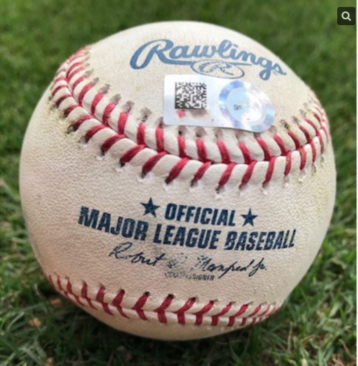 8月3日、大谷翔平が打ったツーベースヒット球：2010ドル＝約22万円　©MLB Auction