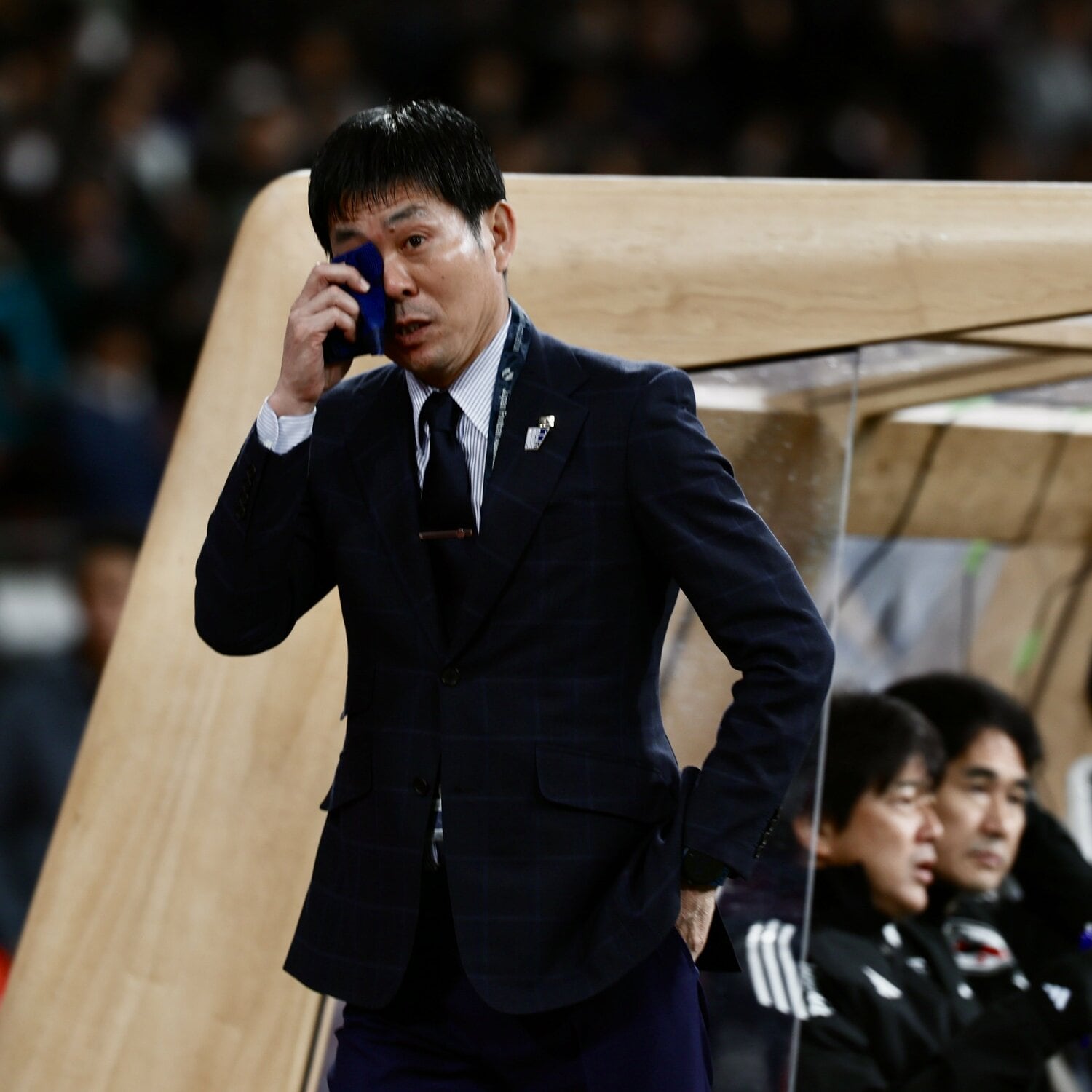 11月のボリビア戦、国歌斉唱を終え、涙を拭く森保監督 ©Sankei Shimbun