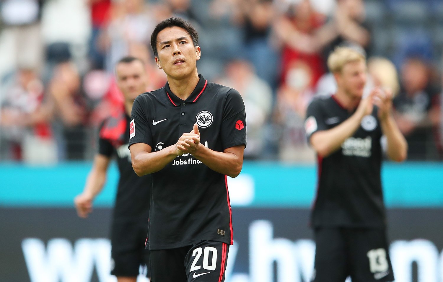 強度の高さを求めるグラスナー監督の下、長谷部はベンチを温める機会が増えている　©Getty Images