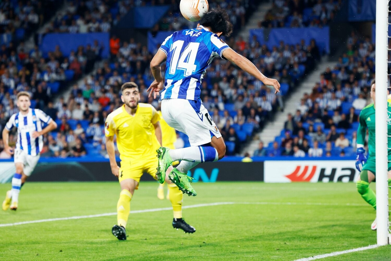 ELシェリフ戦では珍しいヘディングアシストをマークした