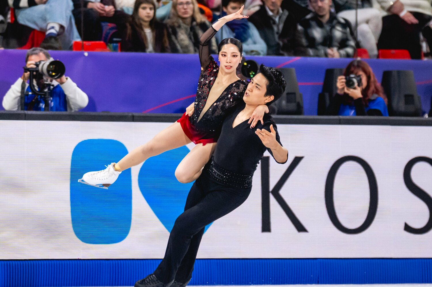 2024年のGPファイナルでもフリー前の練習で三浦が脱臼。結果的に不完全燃焼に終わる　©Getty Images