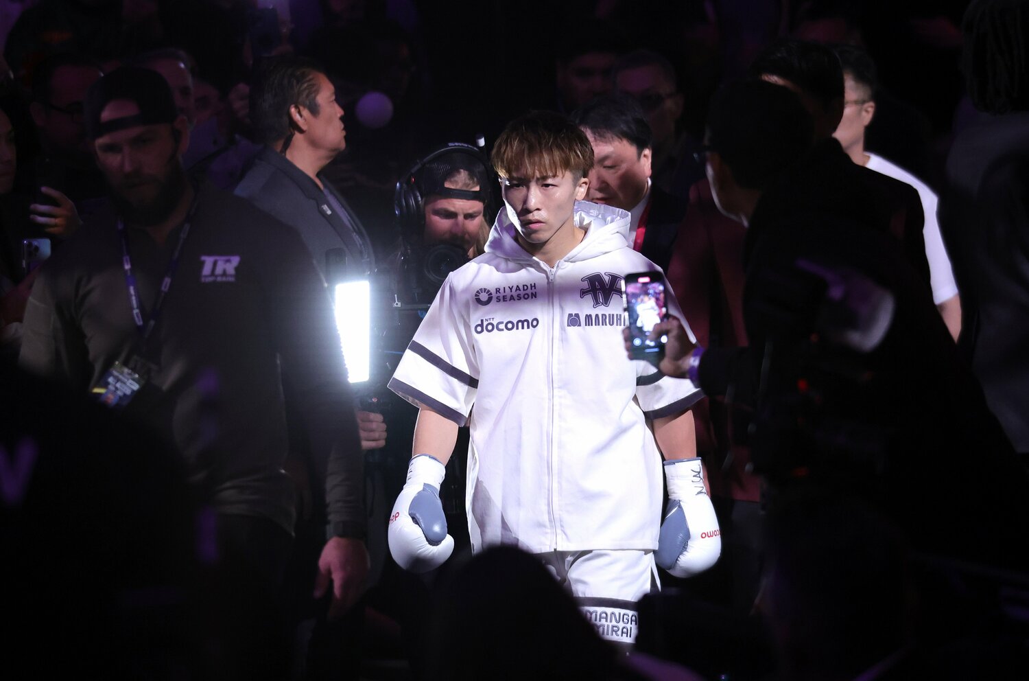 リングに向かう井上尚弥。ラスベガスでの試合は4年ぶりだった　©︎Steve Marcus/Getty Images