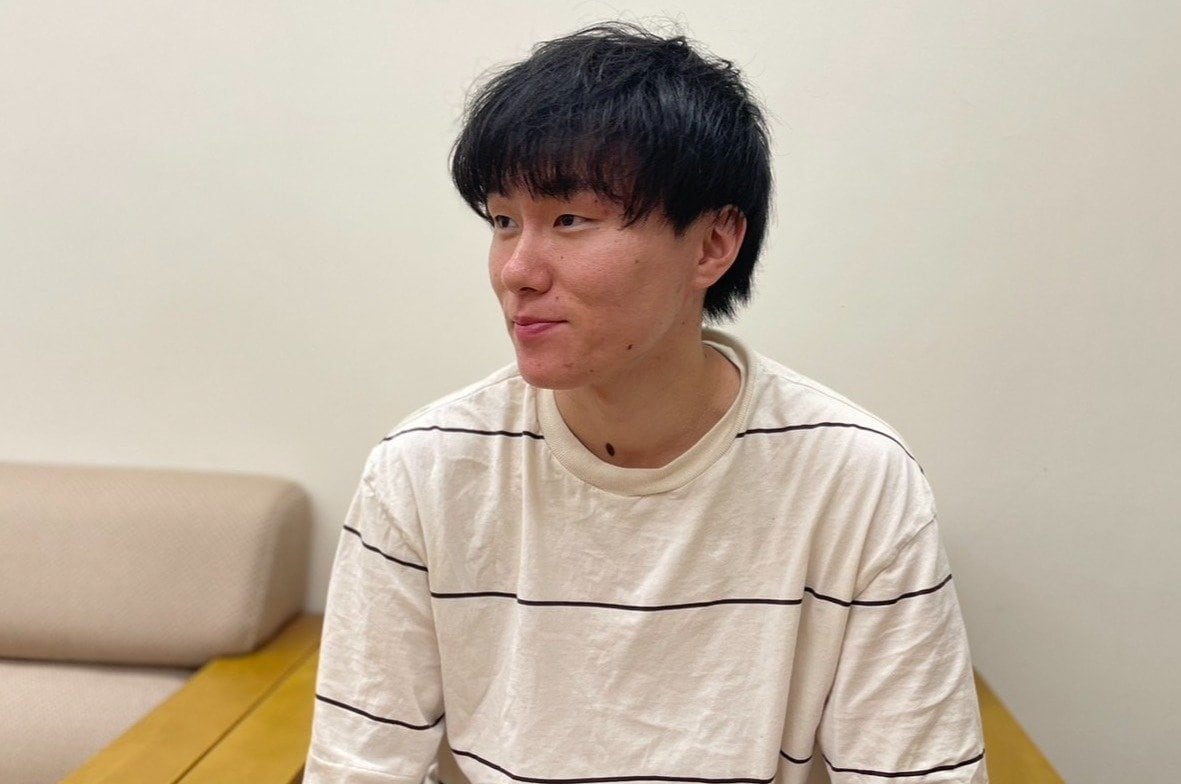 笑い話を交えながら、当時の心境を振り返った小川智大　©︎Yuko Tanaka