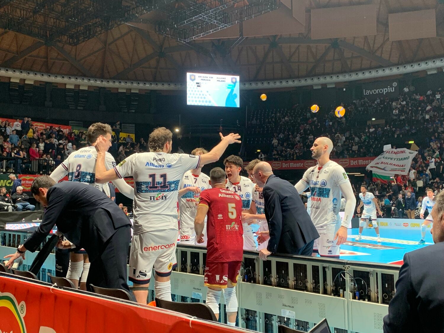 コッパ・イタリア準決勝ペルージャ戦、チームメイトを鼓舞する石川祐希　©︎Noriko Yonemushi