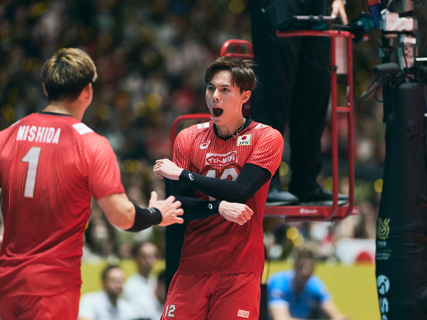 スロベニア戦で輝きを放った高橋藍（右）　©︎Yuki Suenaga