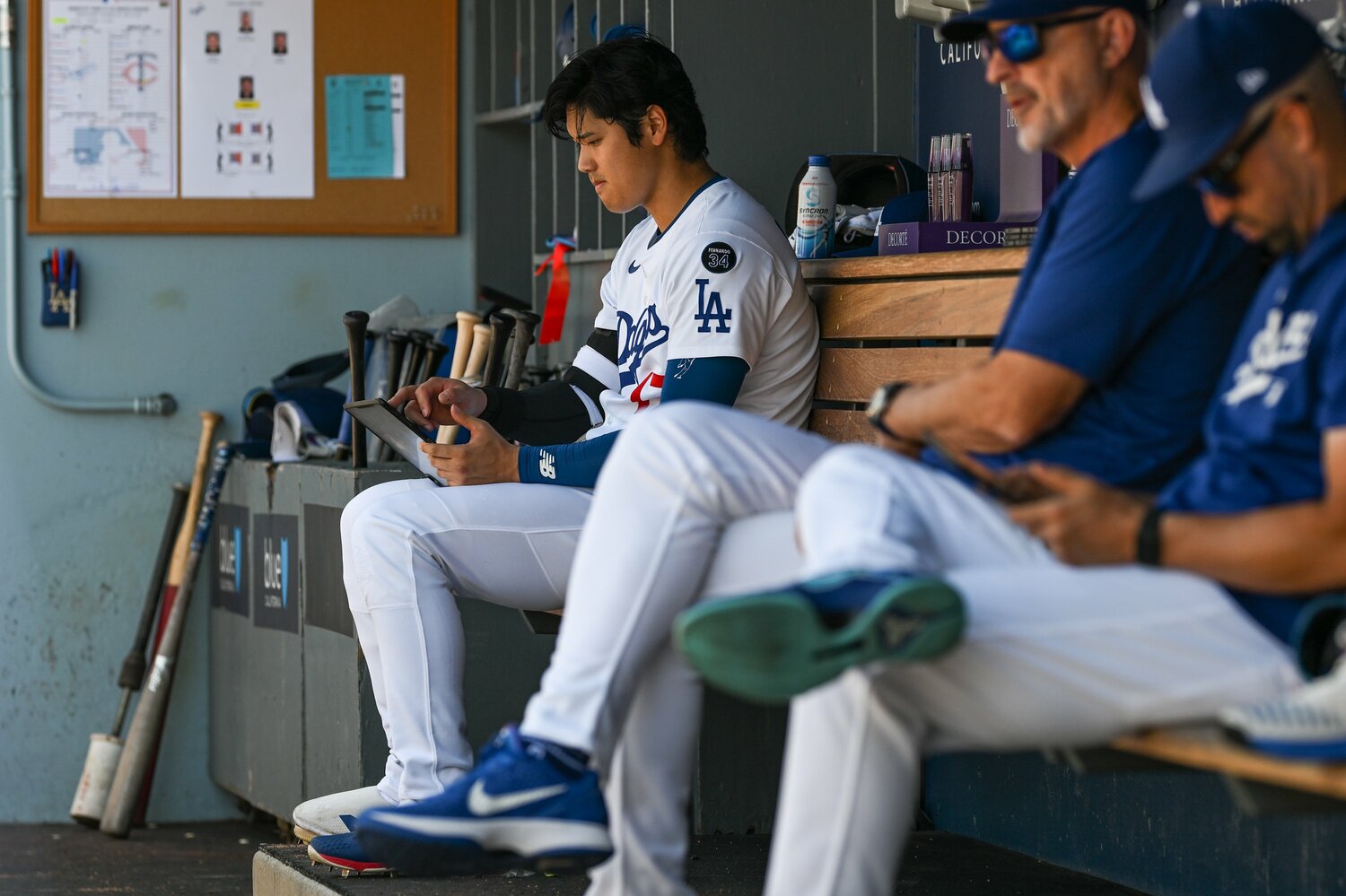 常にベンチでも入念な準備を怠らない大谷だが　©Nanae Suzuki