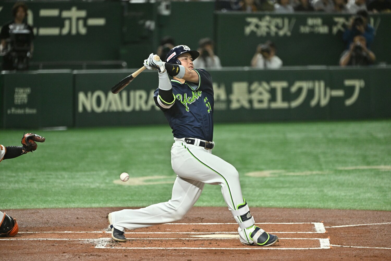 24年もリーグ全体が投高打低のなかで33HRを放って本塁打王なのだが、村上の水準とチーム成績からすると物足りなく思えてしまう　©Hideki Sugiyama