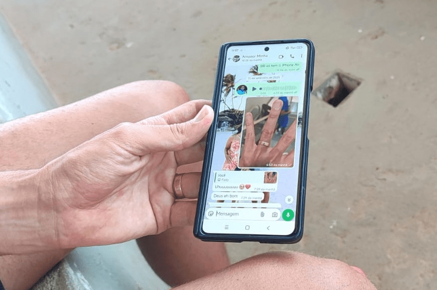 カイオと妻ジュリアーナさんのやり取り ©Hiroaki Sawada