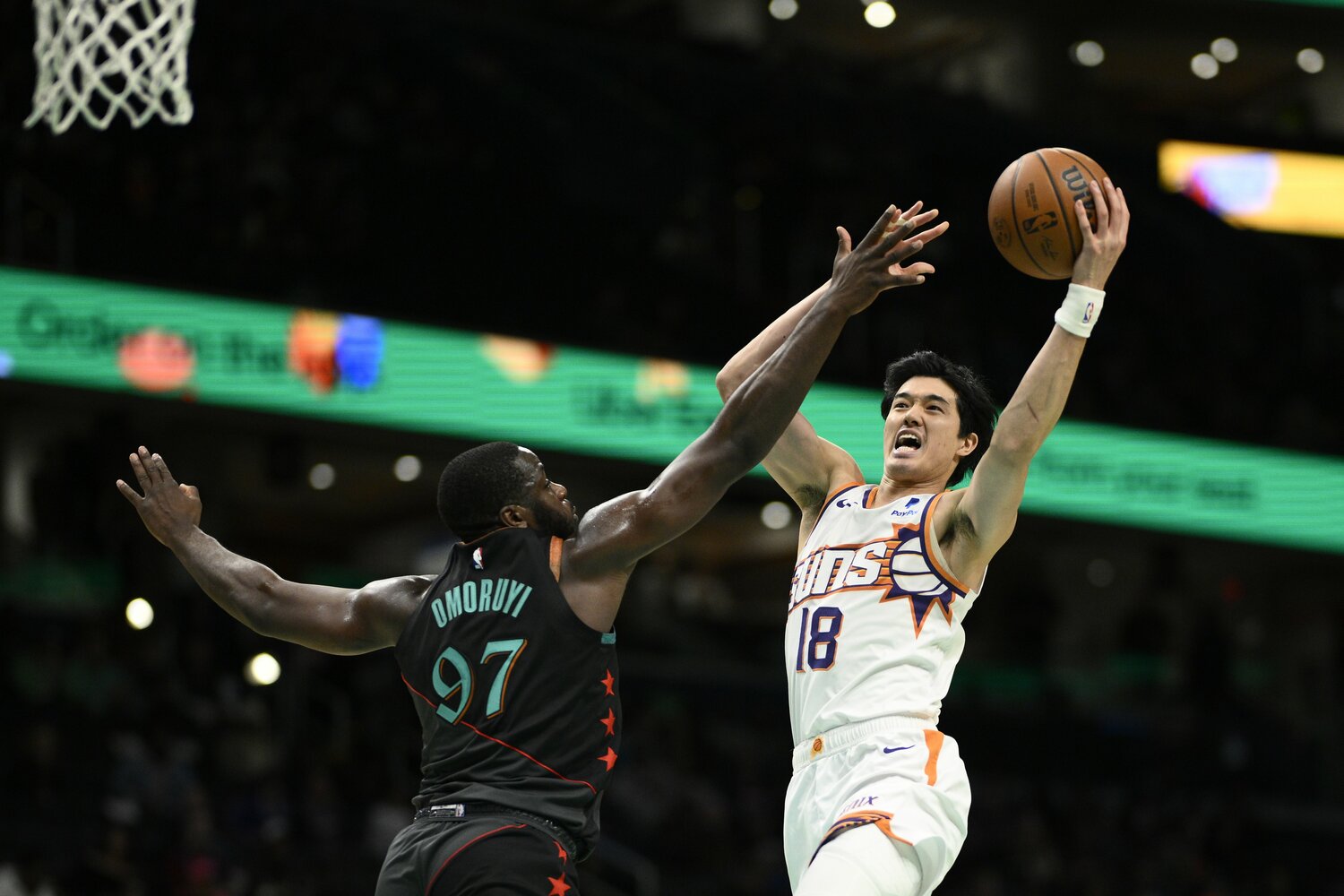 2024年2月4日、ワシントンDCのキャピタル・ワン・アリーナで行われたウィザーズ戦。渡邊は途中出場し、7得点を記録した　©︎AP/AFLO